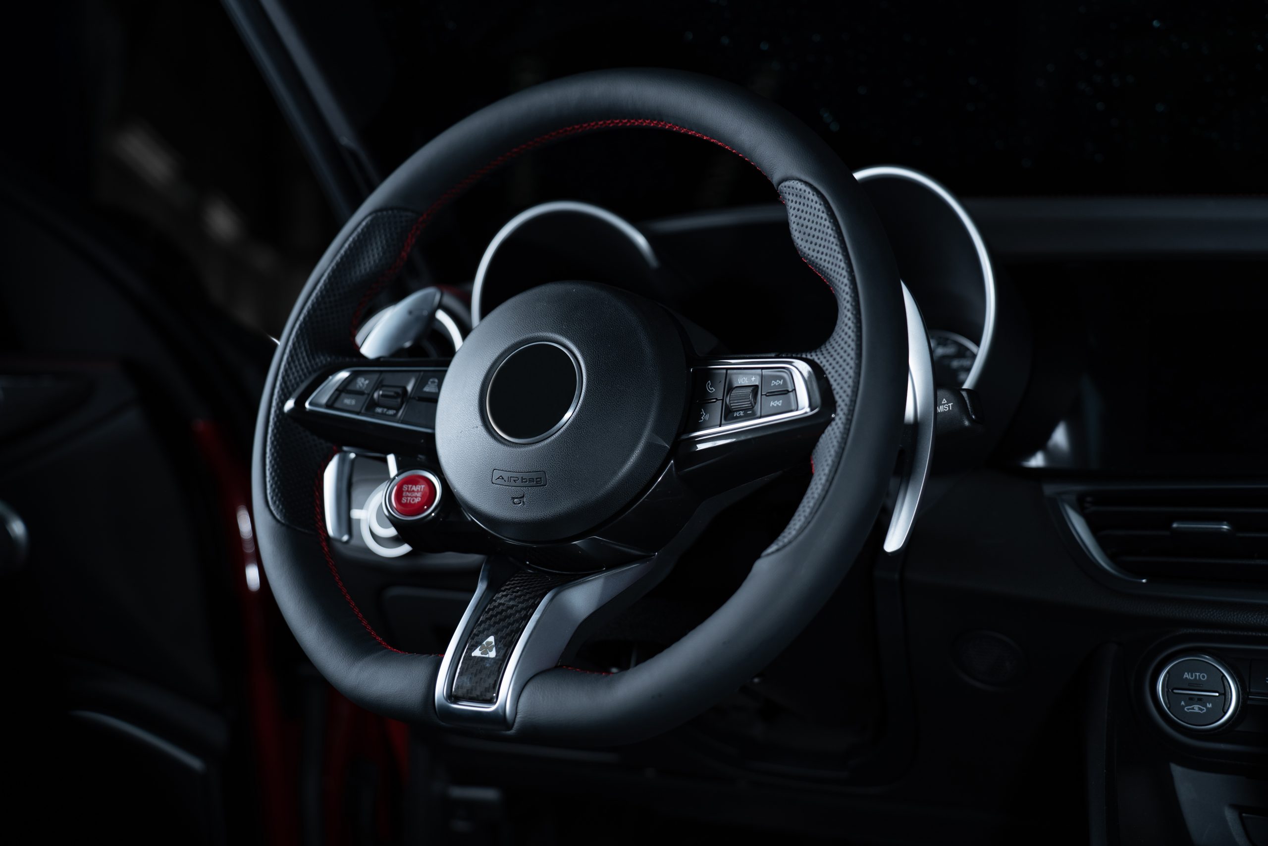 Alfa Remeo Guilia QV no LOGO